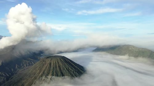 Luftaufnahme des Mount Bromo Vulkanausbruchs