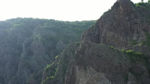 Collines rocheuses autour de Madjarovo en Bulgarie 6