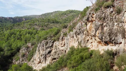 Landschaft Felsen mit Berggipfeln Dron Video