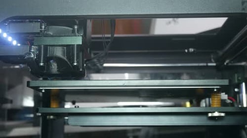Fortschrittlicher 3D-Drucker druckt mit Kunststoff