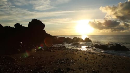 Imágenes de Time Lapse de la playa por la mañana, del amanecer al día
