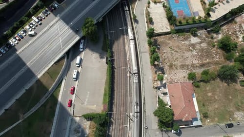 Zug und Straße