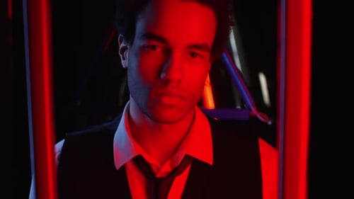 Neon Light Studio Retrato de Jovem