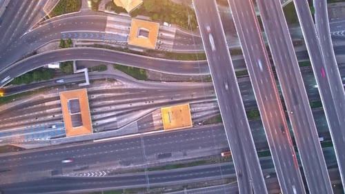4K UHD : Hyperlapse ou Dronelapse Vue de dessus des carrefours routiers