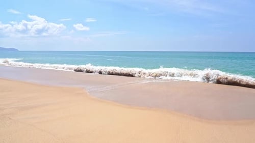 Beautiful tropical beach sea ocean with blue sky and white cloud