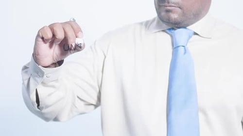 Empresario indio asiático redacta deuda sin garantía