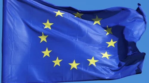 Europäische Flagge weht im Wind