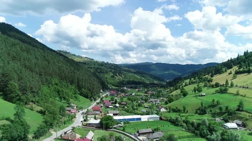 Oberhalb der Berge