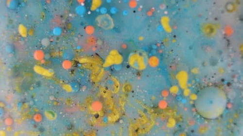 Colorful Spheres in Abstract Liquid Motion