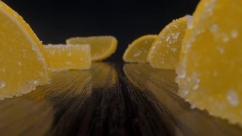 Deliciosa mermelada en rodajas de limón con azúcar