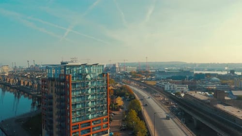 Vista aérea de grande angular dos estaleiros em East London, Inglaterra, Reino Unido
