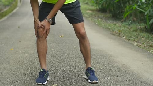 Jogger Stops Running Due to Knee Pain