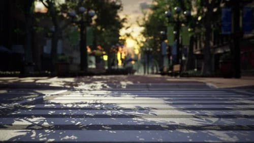Faixa de pedestres na estrada para segurança quando as pessoas atravessam a rua