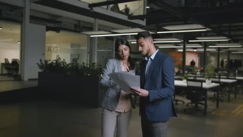 Teamwork in the Modern Office: Discussing Documents