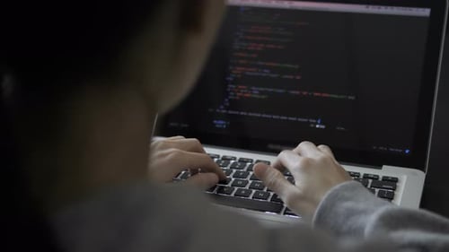 Codificação do programador no laptop