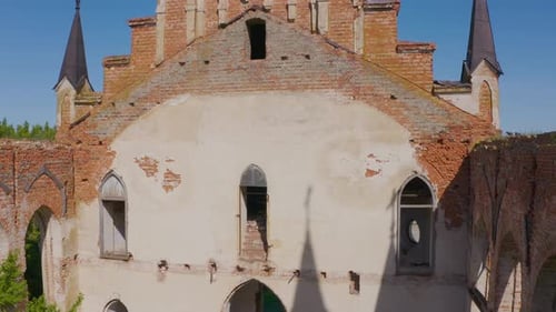 Église Sainte-Marie de style néo-gothique dans le village de Kamenka, région de Saratov, Russie