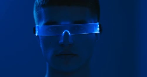 Menschliches Auge durch eine Brille