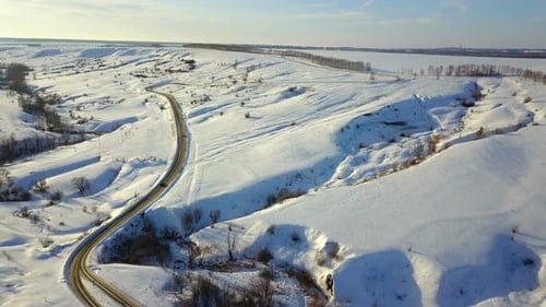 Landstraße im Winter