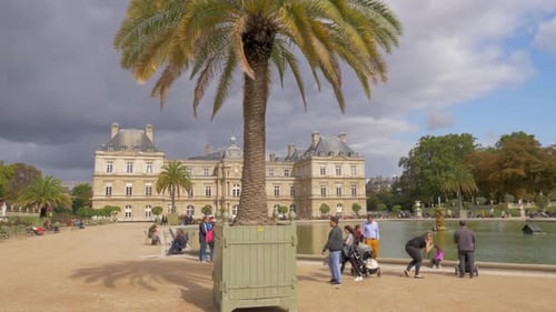 Cena dos jardins de Luxemburgo com palácio e piscina: passeios turísticos de Paris, França