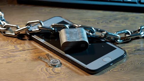 Protection du smartphone Sécurité du réseau. téléphone portable. Données confidentielles. 4K HD