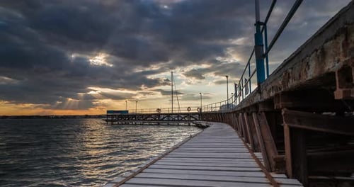 Wunderschöner Sonnenuntergang über dem Fishing Pier