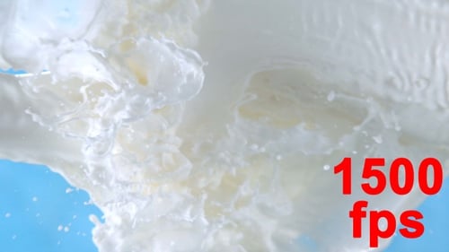 Spritzer frischer Milch gießen