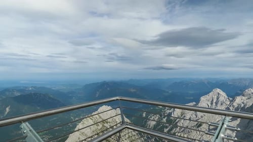 Panorama depuis le sommet de la Zugspitze sur les Alpes, plan en avant