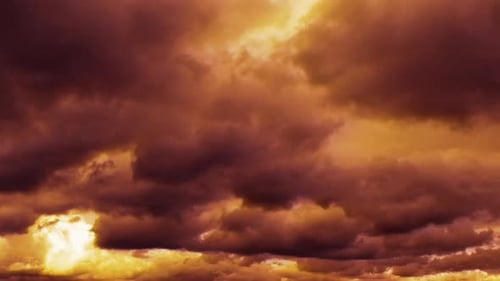 Himmel mit dunklen Wolken