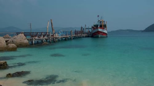 Océano de la isla tropical Hermosa isla tropical Playa Koh Kham Trat Tailandia Pattaya Asia Pareja