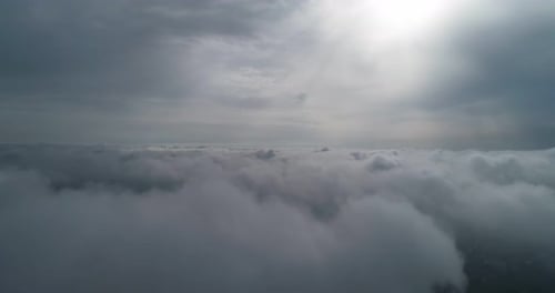 Vuela sobre las nubes