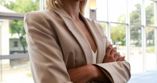 Businesswoman standing with arms crossed in office 4k