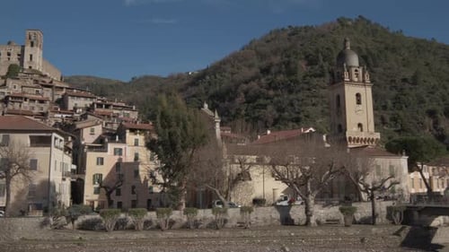 Ciudad histórica y castillo medieval de Dolceacqua
