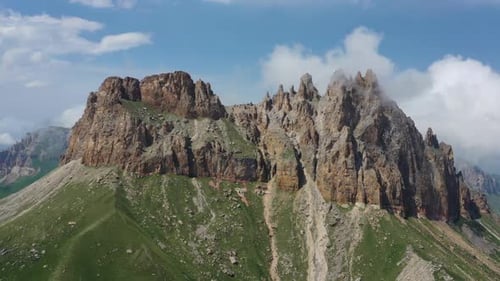 Belle-mère : dents, montagne du Caucase