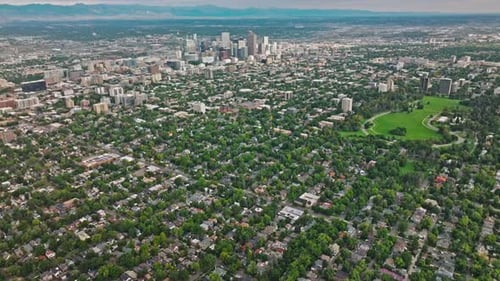 Paisaje urbano aéreo de la zona urbana de Denver, Colorado, Estados Unidos