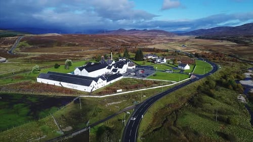 Vol vers une distillerie à Dalwhinnie, en Écosse