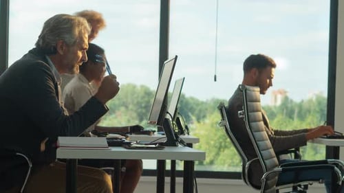 Trabalho coletivo no escritório