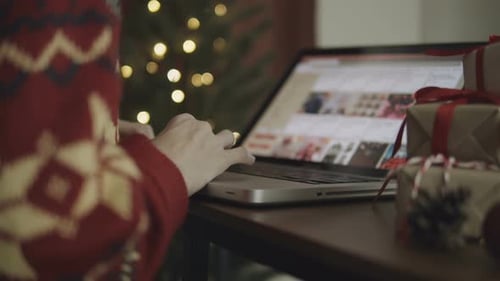 Verwenden des Laptops zu Hause in den Weihnachtsferien