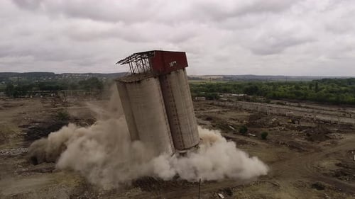 Explodiu sem sucesso o antigo prédio da fábrica