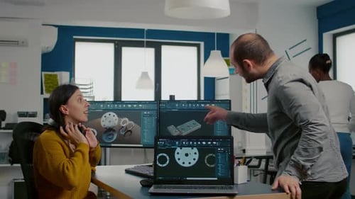 Trabajo en equipo compartiendo ideas sobre el análisis de proyectos industriales 3D Gears