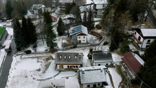 Luftaufnahme des berühmten Schweizer Skigebiets im Winter