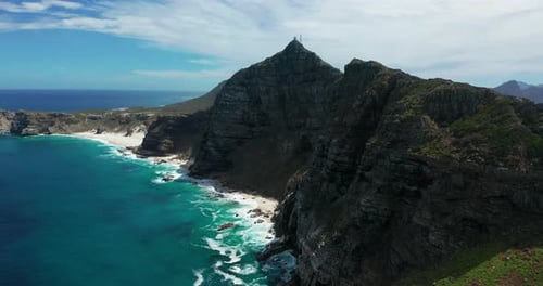 Toma aérea del Cabo de Buena Esperanza y Cape Point, donde se encuentran los océanos Índico Sur y Atlántico
