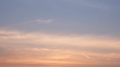 4K Sky Time Lapse, wunderschöner Hintergrund, Sky Timelapse von Wolkenkratzern.