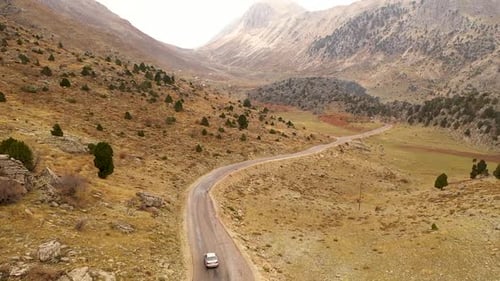 Les massifs montagneux des villes turques filmés sur un Drone