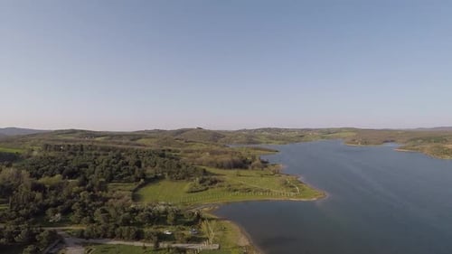 Lac et prairie