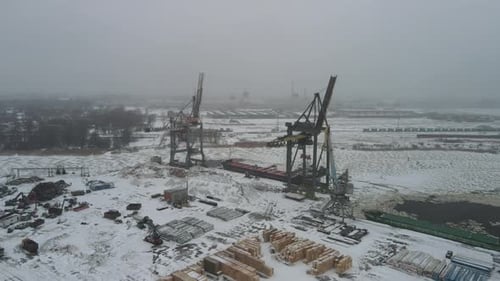 Cargo port with cranes