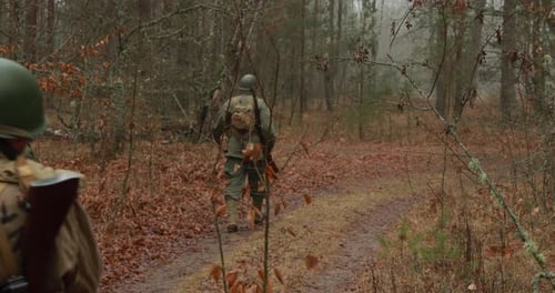 Historische Nachstellung. Reenactor verkleidet als amerikanischer Soldat der US-Infanterie
des Zweiten Weltkriegs