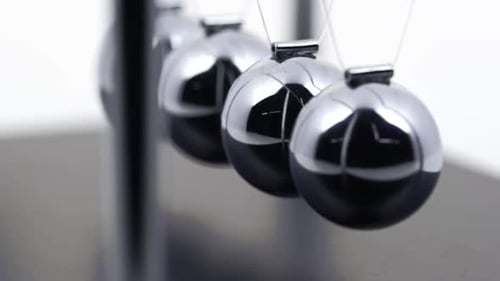 Slow Motion Newtons Cradle
