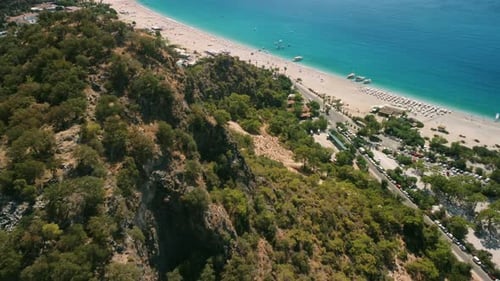 Luftaufnahme des Blauen Meeres und des Strandes von Ölüdeniz, Fethiye, Türkei