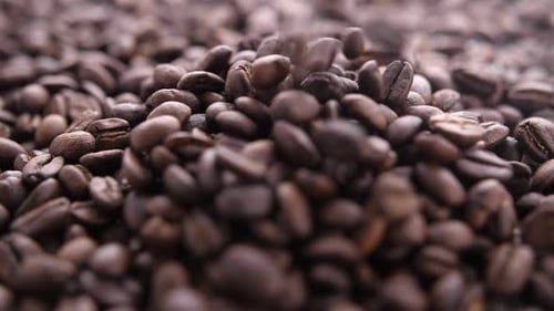 Fallende Kaffeebohnen