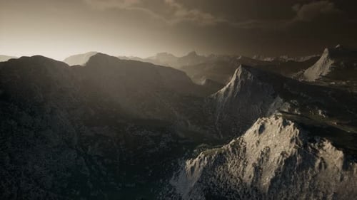 Dramatisch Himmel über Stufen in einem Berg.